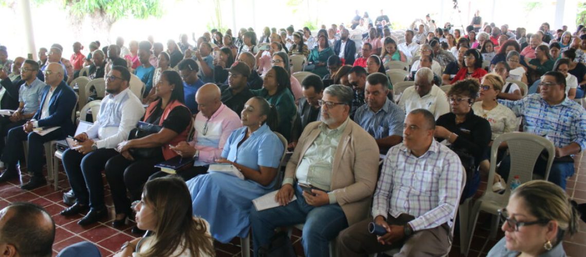 Pastores-y-lideres-presentes-en-el-Seminario-llevado-a-cabo-en-Higuey-1024x576